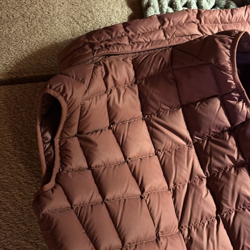 AK Burton Rose Down quilted Vest like new - Picture 15 of 16